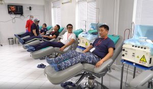 Атыраулық полицейлер жол апатынан зардап шеккендерге арнап қан тапсырды