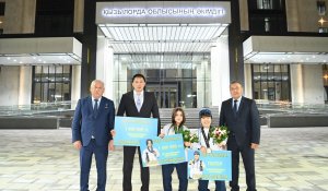 Қызылорда облысының әкімі парапауэрлифтингтен әлем чемпиондарымен кездесті