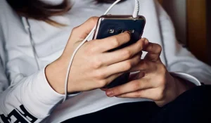 Қазақстанда 16 жасқа дейінгі балаларға әлеуметтік желілерге тіркелуге тыйым салынуы мүмкін