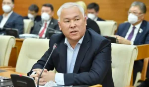 «Қанша адамның өліміне себеп болдыңыздар»: Мұрат Әбенов фармкомпанияларды монополия жасады деп айыптады