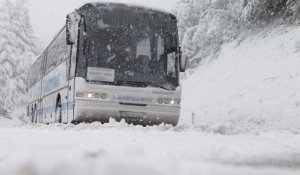 Ақтөбе облысында жолаушылар автобусы аударылып, бес адам қаза тапты