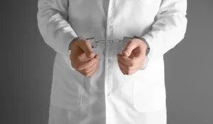 Түркістан облысында бұрынғы бас дәрігер 115 млн теңге жымқырды деген күдікке ілінді