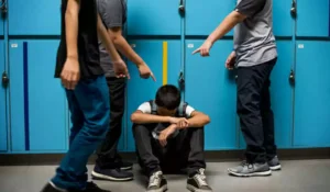 Павлодарда оқушылар жеті жасар баланың тілін кеспек болған: қылмыстық іс қозғалды