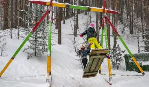 «Тілі әткеншекке жабысып қалған»: Павлодарда жеті жастағы бала өзін оқушылар ұрып кеткенін айтып, ойдан оқиға құраған