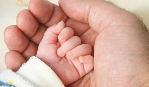 Жамбылдық фельдшерлер жүрегі тоқтаған сәбиді аман алып қалды