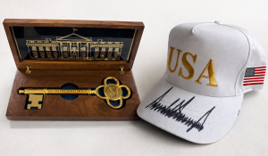 Ақ үйден Астанаға: Трамп Тоқаевқа сыйлық беріп жіберді