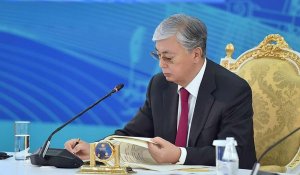 Тоқаев ЛГБТ насихатын шектеуге бағытталған заңға қол қойды