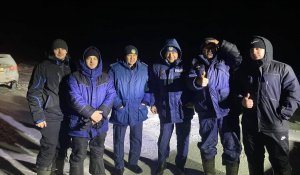 ШҚО-да полицейлер жүргізушілерді қар құрсауынан құтқарды