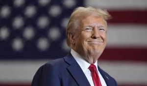 Трамп өзін Венесуэла президенті етіп көрсеткен суретті жариялады