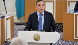 "Қарашұбар жамылғы, келте балақ, қауға сақал": Дихан Қамзабек білім жүйесіндегі зайырлылықты Ата Заңда нақты айқындауды ұсынды