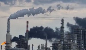 Атырауда ауа қатты ластанды: мұнай өңдеу зауытында жоспардан тыс тексеріс басталды