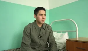 Жақ сүйегі сынған сарбаз емделіп шыққан соң әскери қызметін жалғастырады