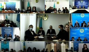 «Ауыруға болмайды»: Нұрлан Әбдіров референдум жайлы жиында қызметкерлерге кеңес берді