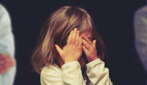 Шымкентте мұғалім 7 жасар қызға сексуалдық сипатта тиісті деген күдікке ілінді