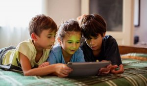 Дофаминдік тұзақ: Қысқа видеолар бала санасын қалай өзгертеді?