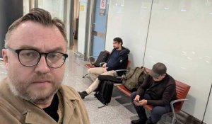 Украинадан оралған журналистерді әуежайда полиция уақытша ұстады