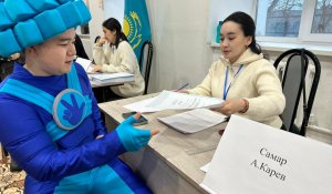 Оралда Фиксиктер референдумға дауыс беруге келді