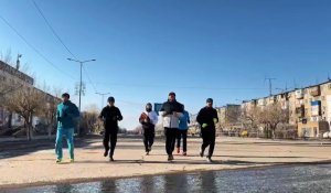 Ұлытау облысында марафоншылар Жезқазғаннан Сәтбаевқа дейін жүгіріп, өз учаскелерінде дауыс берді