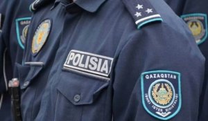 Астанада бастығын соққыға жығып, тұншықтырған полицей сотталды