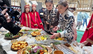 Жастар қазақтың ұмыт қалған тағамдарының дәмін татып көрді: Ақтөбеде Наурыз қалай тойланып жатыр?