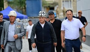 «Өсек пен өтірік айтқандарды кешірдім»: Қамшыбек Ташиев айт намазынан кейін мәлімдеме жасады