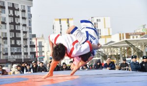 Атырауда Ұлттық спорт күніне орай 500-ге жуық спортшы алаңда бақ сынасты