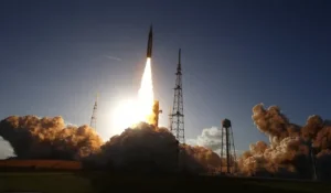 Адамзат Айға қайта ұшты: NASA «Артемида-2» кемесін сәтті ұшырды