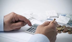 Жалақы мен жәрдемақы түсетін шоттарды аресттен босата бастады: бұғатталған шотты қалай ашуға болады