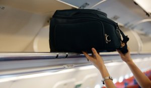 Неліктен қол жүгі біреу болуы тиіс: бұл ұшу жайлылығы мен құнына қалай әсер етеді