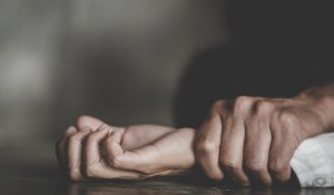 Екі жылдан өмір бойына: 13 жасар қызды зорлаған ер адамның жазасы ауырлады