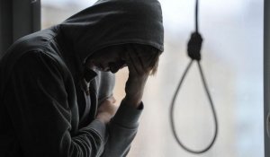 Жамбыл облысында мектеп оқушысын өзіне қол жұмсауға итермелеген үш адам сотталды