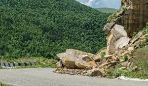 Төтеншеліктер Алматыда тас құлау қаупі артатынын ескертеді