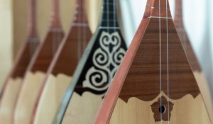 «Домбыра харам»: Желіде шу шығарған ақтөбелік уақытша ұстау изоляторына жабылды