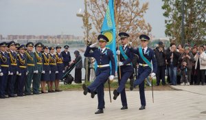 Көкшетауда Отан қорғаушылар күні атап өтілді: «Жағалаудағы» айбынды шара