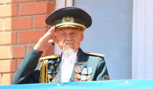 Сырдариялық қарт майдангерге құрмет көрсетілді
