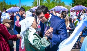 Ақтөбеде Аналар күні «Анаға тағзым» акциясымен салтанатты түрде атап өтілді