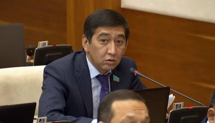 Ринат Зайытов МӘМС-тің кесірінен бір әйел егіз баласынан айырылып қалғанын айтады