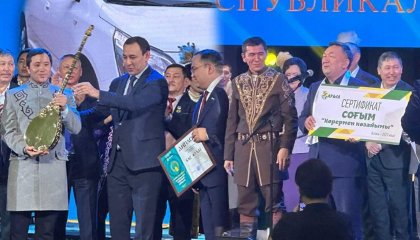 Мақсат Ақановқа  «Алтын домбыра», түркістандық ақынға соғым берілді