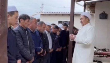 Түркістан облысында көршісінің әжетханасына құлап, қаза тапқан 3 жасар қыз жерленді