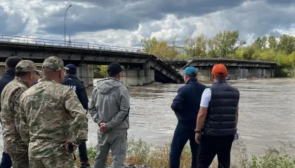 Өскеменде былтыр 600 миллион теңгеге жөнделген көпір опырылып түсті