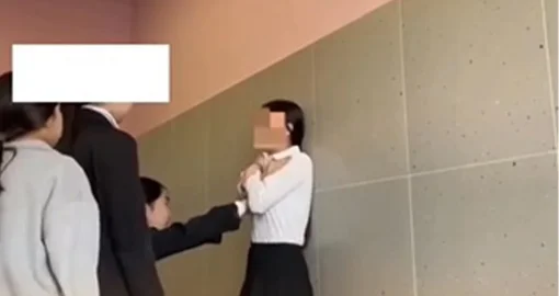 Ақтауда оқушы қыздар сыныптасының өкпесін қысып, талдырып тастаған