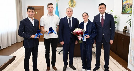 Алматыда Олимпиада жүлдегерлері жаңа пәтердің кілтін алды