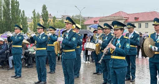 Рудныйдың орталық алаңында биіктігі 20 метр Ту көтерілді