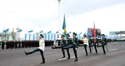 Рақымжан Қошқарбаев тіккен тудың көшірмесі Астанадағы парадта көрсетілді