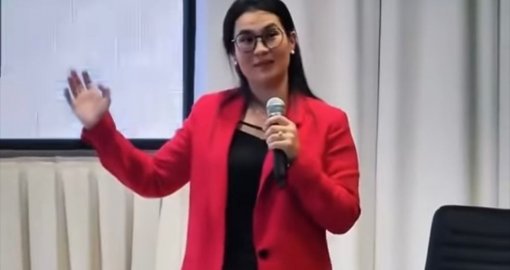 Ата-анамен арасындағы проблеманы айтқан мектеп директоры желі қолданушыларын күлкіге қарық қылды