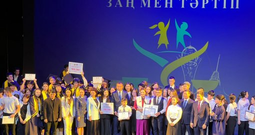 «Заң және тәртіп»: Астанада оқушыларға құқықтық білім сахна қойылымы арқылы түсіндірілді