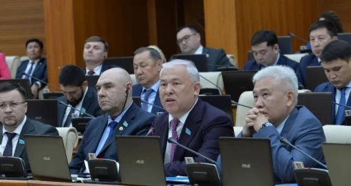 «Депутаттар оқушыны сылтау етіп НЗМ-ға шабуыл жасап жатыр ма»: Мұрат Әбенов жауап берді