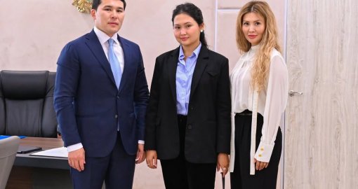 «Орыс және ағылшын тілдерінде еркін сөйлейді». Бибісара Асаубаеваның анасы қызын жақтап шықты