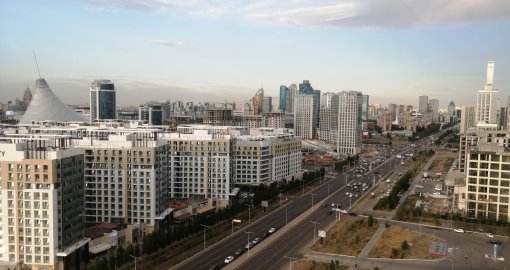 Астанада жүк көліктері үшін арнайы жолақтар мен қозғалыс уақытына шектеу қою ұсынылды