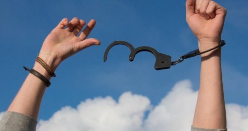 Президент қол қойды: Қазақстанда 15 мыңнан астам адамға амнистия жарияланды